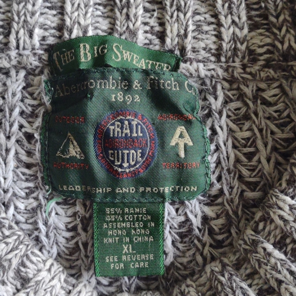ABERCROMBIE AND FITCH Sweater - Picture 4 of 5